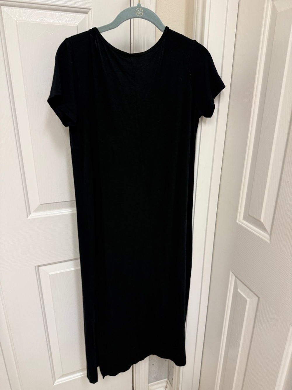 Olivia Rae New York Black V-Neck Midi Tee Dress - Picture 4 of 5